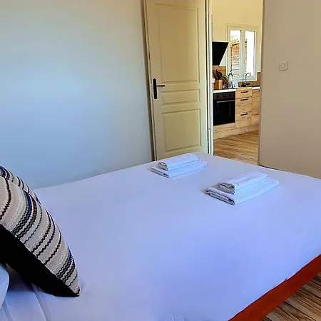 Semesterbostad Bergerie A Sapara